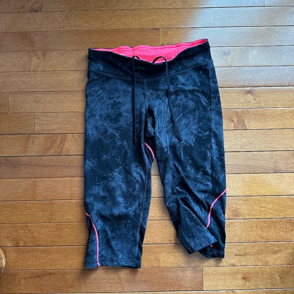 Black and gray Champion running cropped pants | Size S